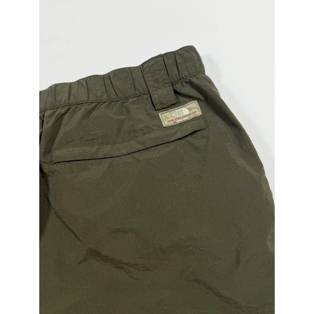 The North Face Shorts Mens XL Green Pocket Cargo Lightweight Nylon Hiking